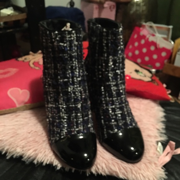Cute Ankle Boots with a Hint of Blue - Picture 5 of 6